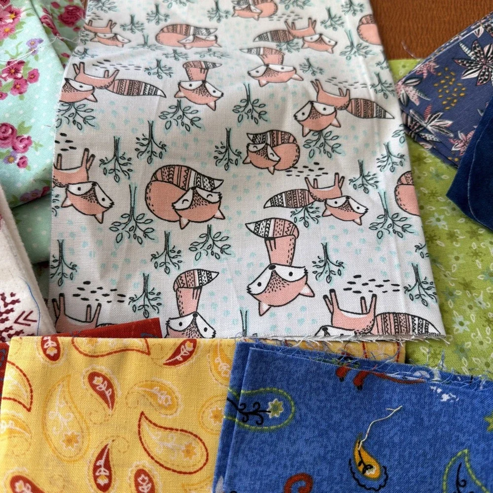 Fabric Squares & Remnants Mixed Lot‎